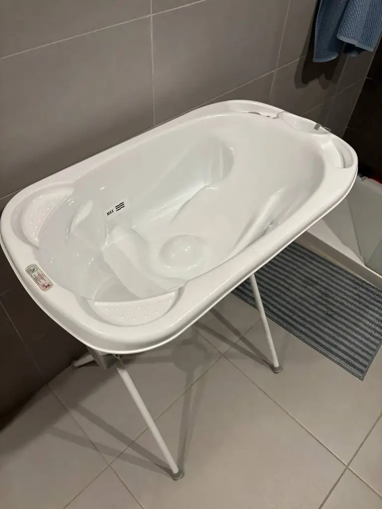 Продам детскую ванночку на ножках, 30€