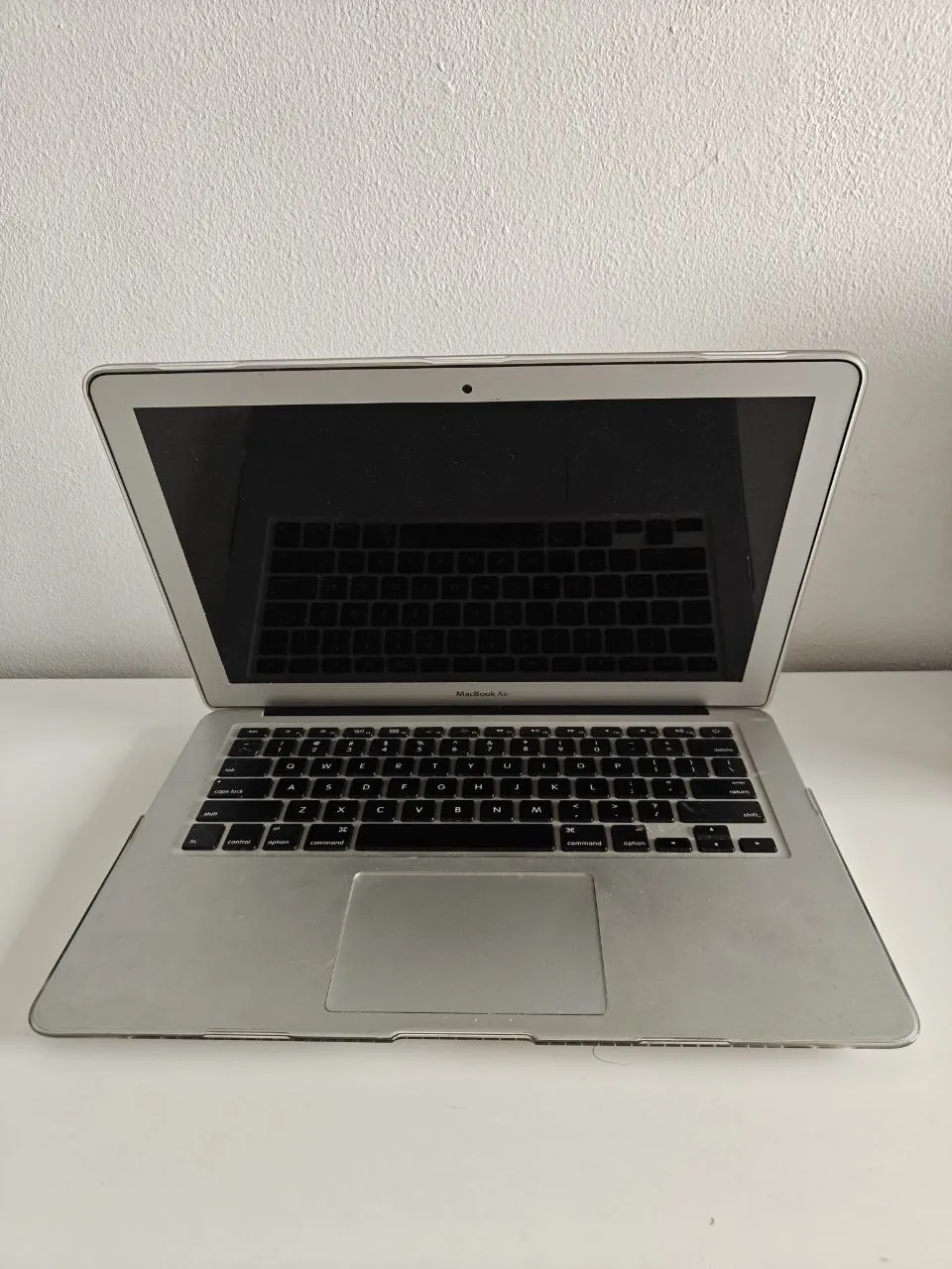 Продам MacBook Air (Mid 2015), в хорошем рабочем состоянии и с нормальной батаре