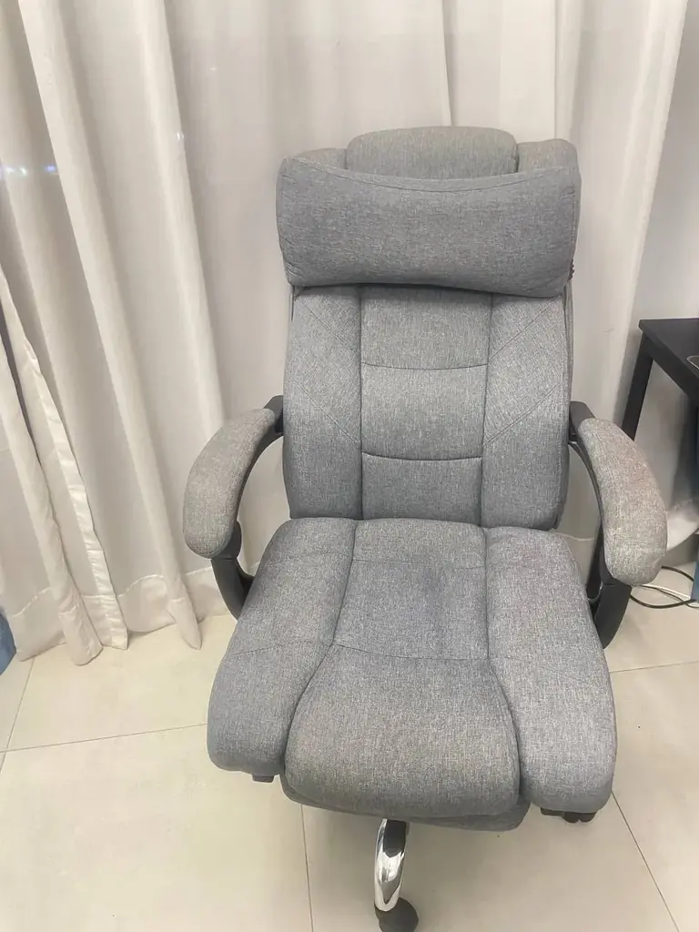 Кресло регулируется по высоте и наклону. 250 дирхам. Majan