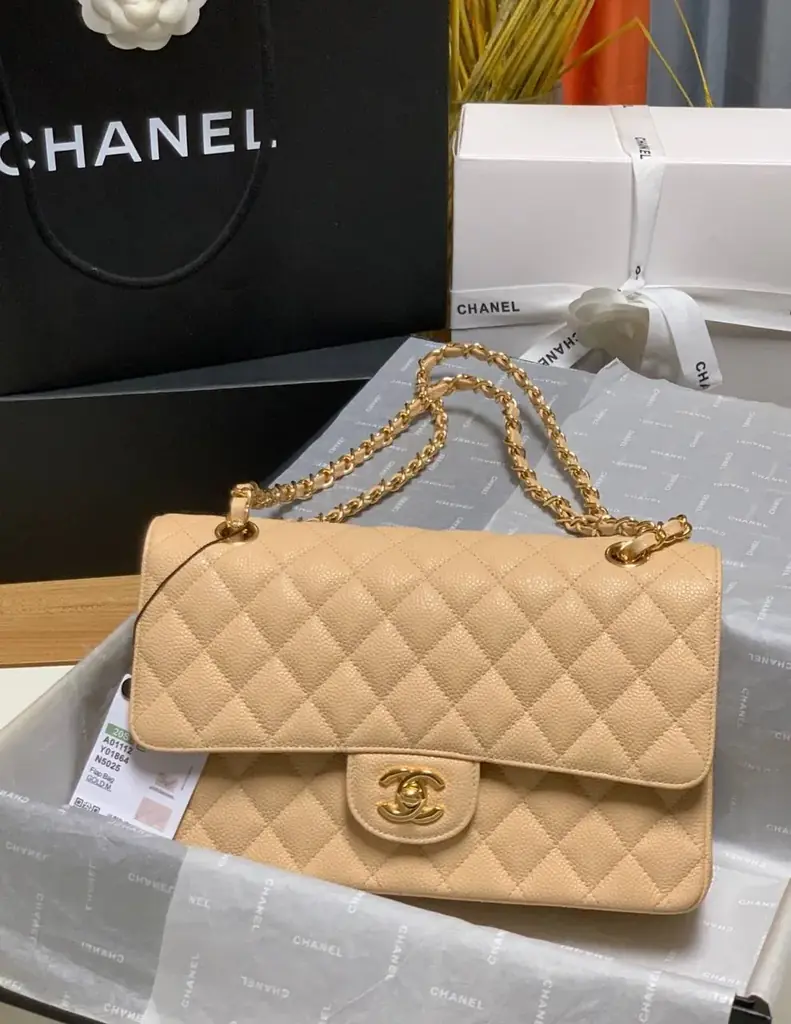 Продаю сумку, новую. classic flap. 600aed